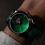 Montre MATY GM automatique cadran vert bracelet cuir vert - vue porté 1