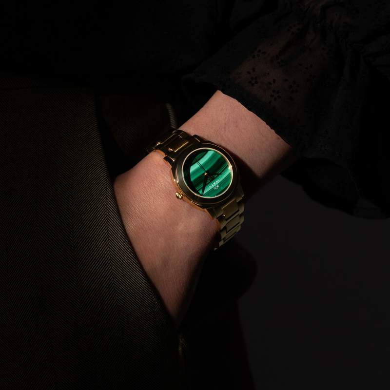 Montre MATY GM cadran Malachite bracelet acier - vue porté 1