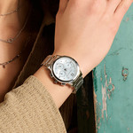 Montre OLIVIA BURTON multi function femme analogique, bracelet acier - vue porté 1