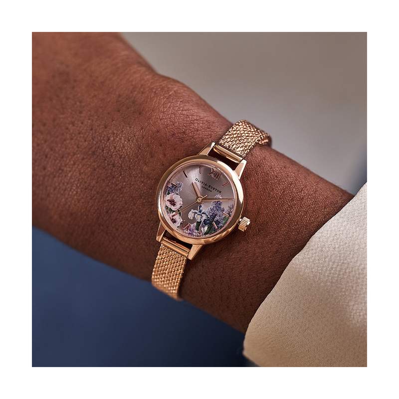 Montre OLIVIA BURTON secret garden femme analogique, bracelet acier doré rose - vue porté 1