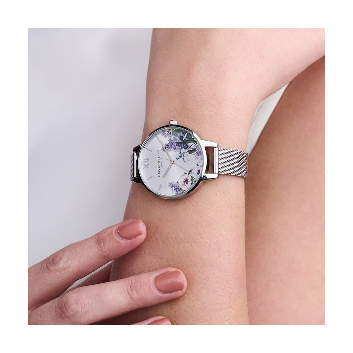 Montre OLIVIA BURTON secret garden femme analogique, bracelet acier - vue porté 1