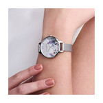 Montre OLIVIA BURTON secret garden femme analogique, bracelet acier - vue porté 1