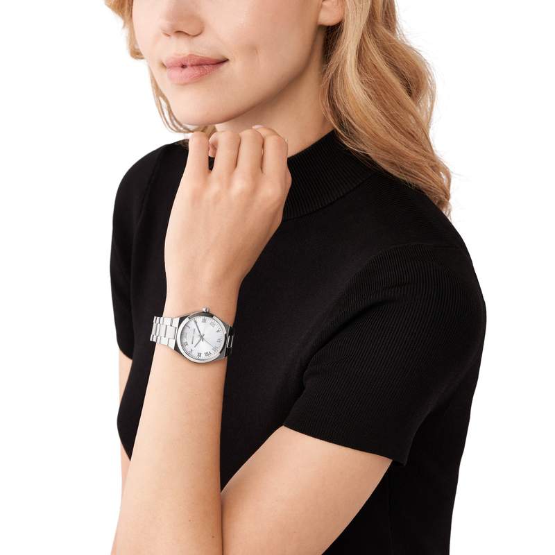 Montre MICHAEL KORS lennox femme bracelet acier inoxydable argent - vue porté 1