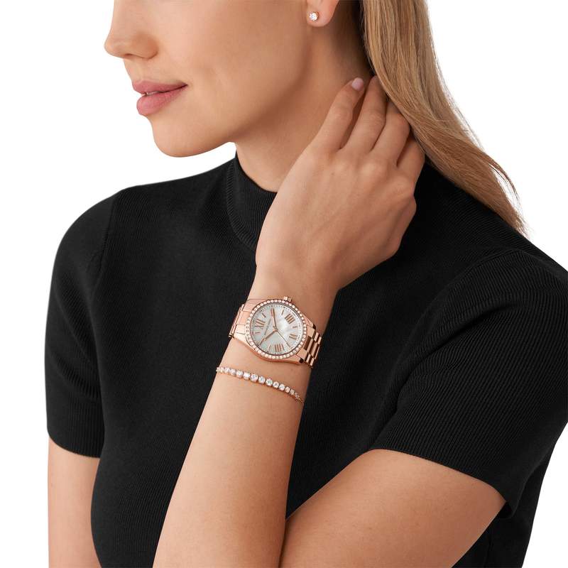 Montre MICHAEL KORS lexington femme bracelet acier inoxydable doré rose - vue porté 1