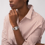 Montre FOSSIL harwell femme bracelet acier inoxydable argent - vue porté 1