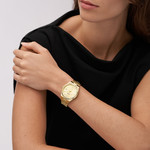 Montre FOSSIL scarlette femme bracelet acier inoxydable doré - vue porté 1