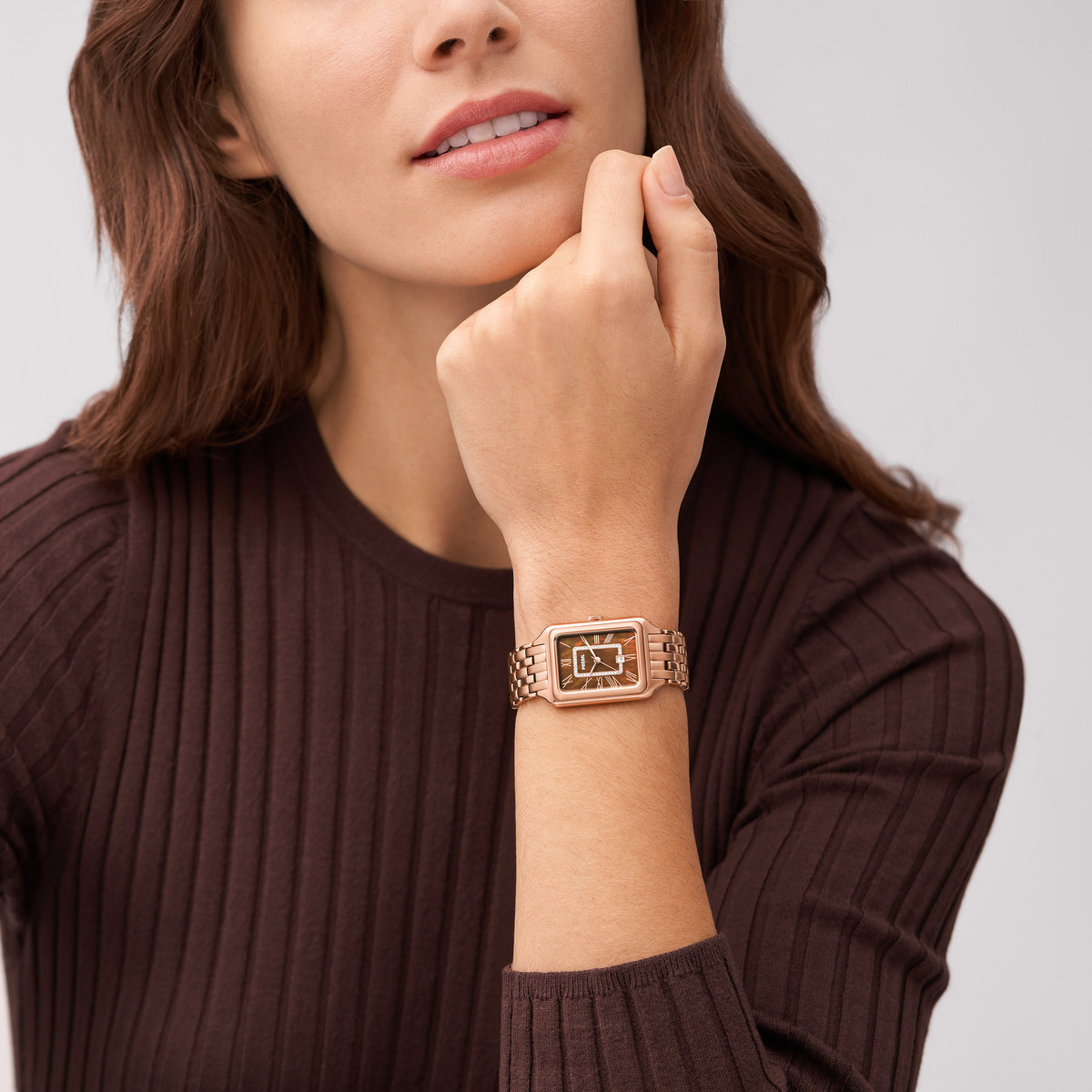 Montre FOSSIL raquel femme bracelet acier inoxydable doré rose - vue porté 1