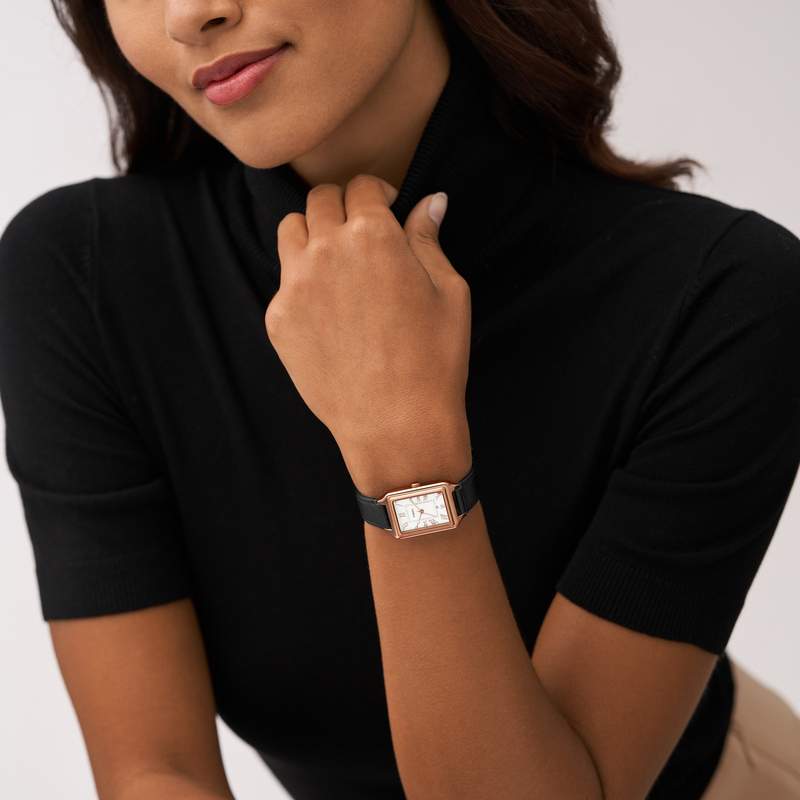 Montre FOSSIL raquel femme bracelet cuir noir - vue porté 1