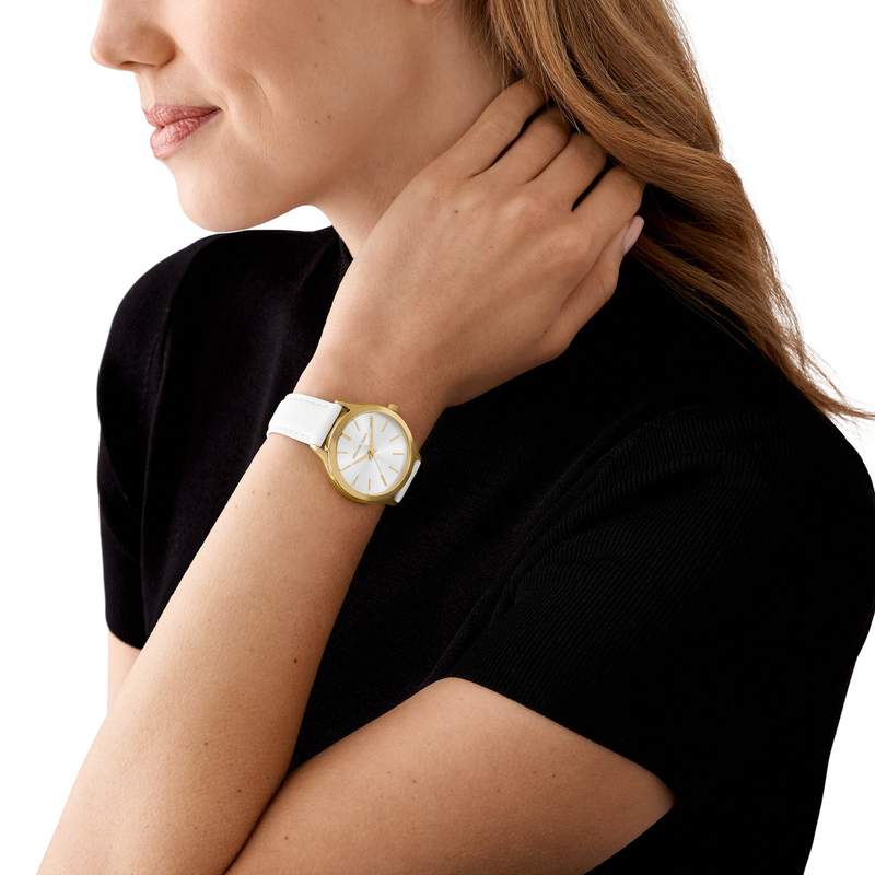 Montre MICHAEL KORS slim runway femme bracelet cuir blanc - vue porté 1