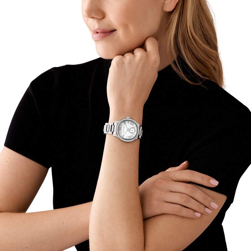 Montre MICHAEL KORS sage femme bracelet acier inoxydable argent - vue porté 1