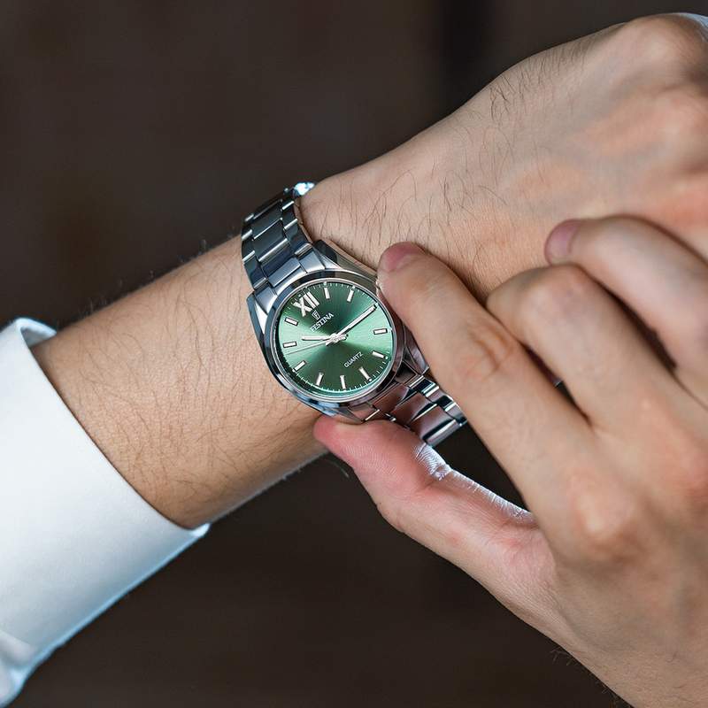 Montre FESTINA Boyfriend femme bracelet acier - vue porté 1