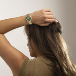 LOTUS Freedom dameshorloge met tweekleurige stalen armband - bekijk gedragen 1