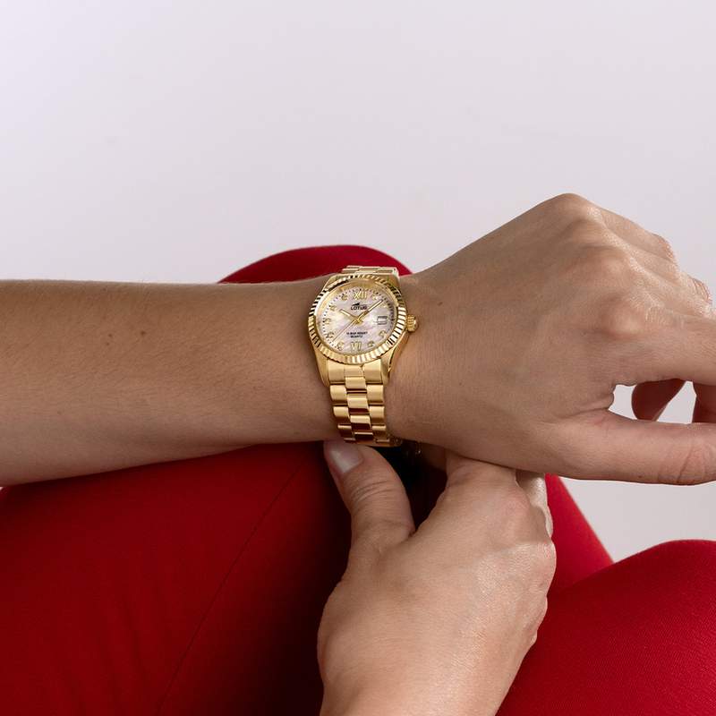 Montre LOTUS Freedom femme bracelet acier doré - vue porté 1