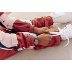 Montre Flik Flak Sport lovers Skate squad enfant plastique biosourcé bracelet PET recyclé noir - vue porté 1