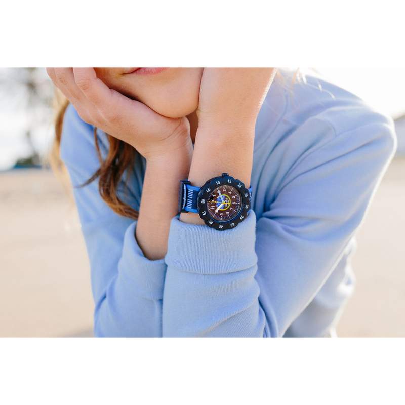 Montre Flik Flak Future dreams Take off enfant plastique biosourcé bracelet PET recyclé bleu - vue porté 1