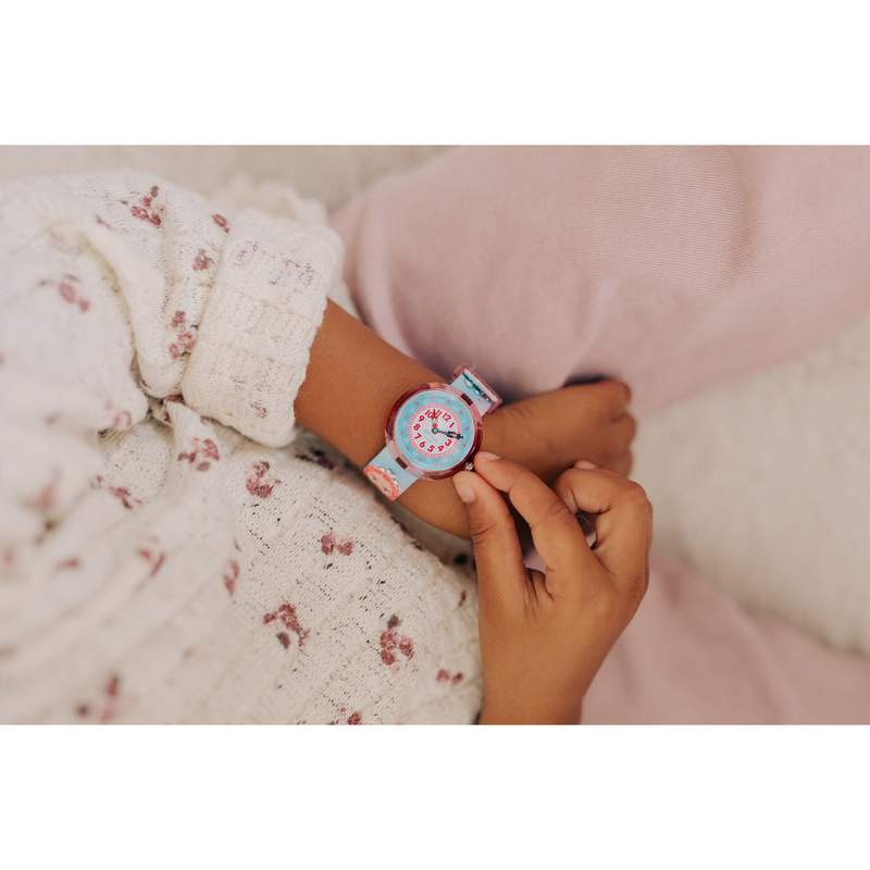 Montre Flik Flak Shine bright enfant plastique biosourcé bracelet PET recyclé rose - vue porté 1