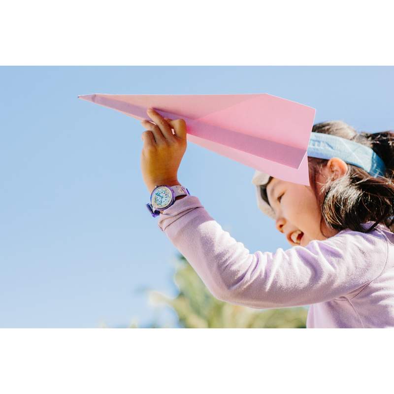 Montre Flik Flak Future dreams Chasing clouds enfant plastique biosourcé bracelet PET recyclé violet - vue porté 1
