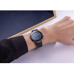 Montre MICHEL HERBELIN Newport femme automatique, bracelet silicone noir - vue porté 1