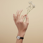 Montre TISSOT T-LADY BELLISSIMA femme cadran gris bracelet cuir brun - vue porté 1