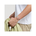 Montre SWATCH Gent biosourced Turner's Scarlet sunset femme bracelet silicone rose - vue porté 4