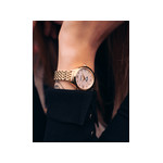 Montre BALMAIN tradition femme bracelet acier inoxydable or - vue porté 4