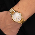 Montre BALMAIN tradition femme bracelet acier inoxydable or - vue porté 2