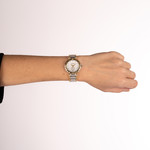Montre BALMAIN downtown femme bracelet acier inoxydable bicolore jaune - vue porté 3