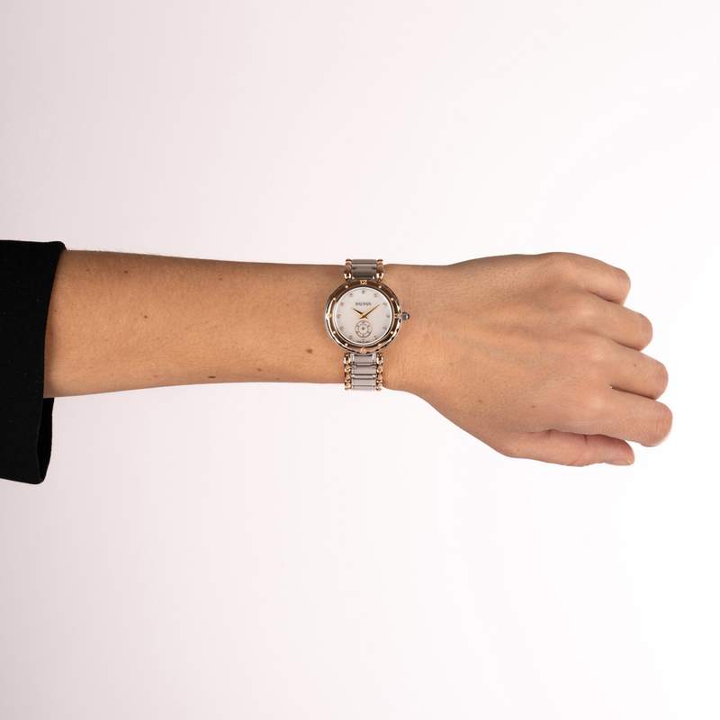 Montre BALMAIN downtown femme bracelet acier inoxydable bicolore rose - vue porté 3