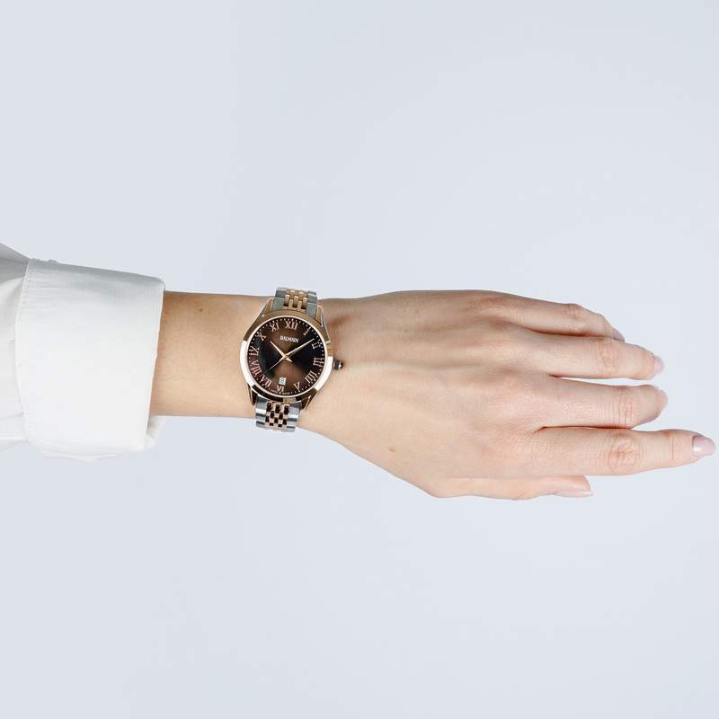 Montre BALMAIN tradition femme bracelet acier inoxydable bicolore rose - vue porté 3