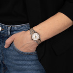 Montre BALMAIN tradition femme bracelet acier inoxydable bicolore rose - vue porté 1
