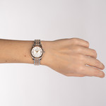 Montre BALMAIN tradition femme bracelet acier inoxydable bicolore rose - vue porté 3