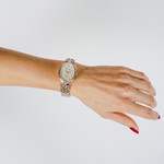 Montre BALMAIN tradition femme bracelet acier inoxydable bicolore rose - vue porté 3