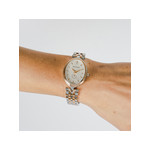 Montre BALMAIN tradition femme bracelet acier inoxydable bicolore rose - vue porté 4