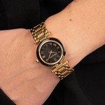 Montre BALMAIN tradition femme bracelet acier inoxydable or - vue porté 2