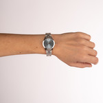BALMAIN tradition dameshorloge met roestvrijstalen zilveren armband - gedragen weergave 3