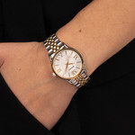 Montre BALMAIN tradition femme bracelet acier inoxydable bicolore jaune - vue porté 2