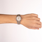 Montre BALMAIN tradition femme bracelet acier inoxydable bicolore rose - vue porté 3