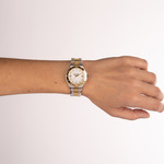 Montre BALMAIN downtown femme bracelet acier inoxydable bicolore jaune - vue porté 3