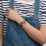 Gemengd SWATCH horloge met meerkleurige siliconen band - gedragen 1 bekijken