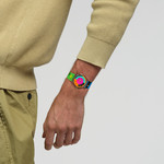 Gemengd SWATCH horloge met meerkleurige siliconen band - gedragen 3 bekijken