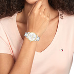 Montre TOMMY HILFIGER camille femme analogique, - vue porté 1