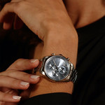 Montre BOSS sport lux femme bracelet acier - vue porté 1