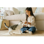 Montre FLIK FLAK CUTIE KITTY enfant cadran violet bracelet pet recycle rose - vue porté 1