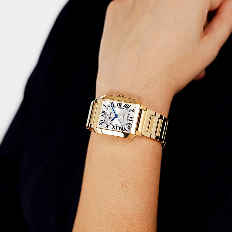 Montre festina femme The Square bracelet acier doré - vue porté 2