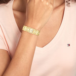MONTRE TOMMY HILFIGER FEMME Ivy acier doré - vue porté 1