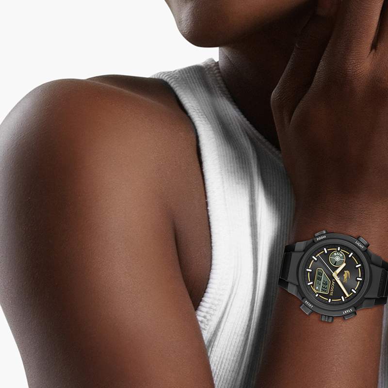 Montre LACOSTE lc33 femme noir bracelet silicone - vue porté 1