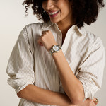 FOSSIL Gilmore dameshorloge met tweekleurige roestvrijstalen armband - gedragen 1