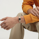 Montre SWATCH essentials femme cadran marron bracelet silicone brun - vue porté 2