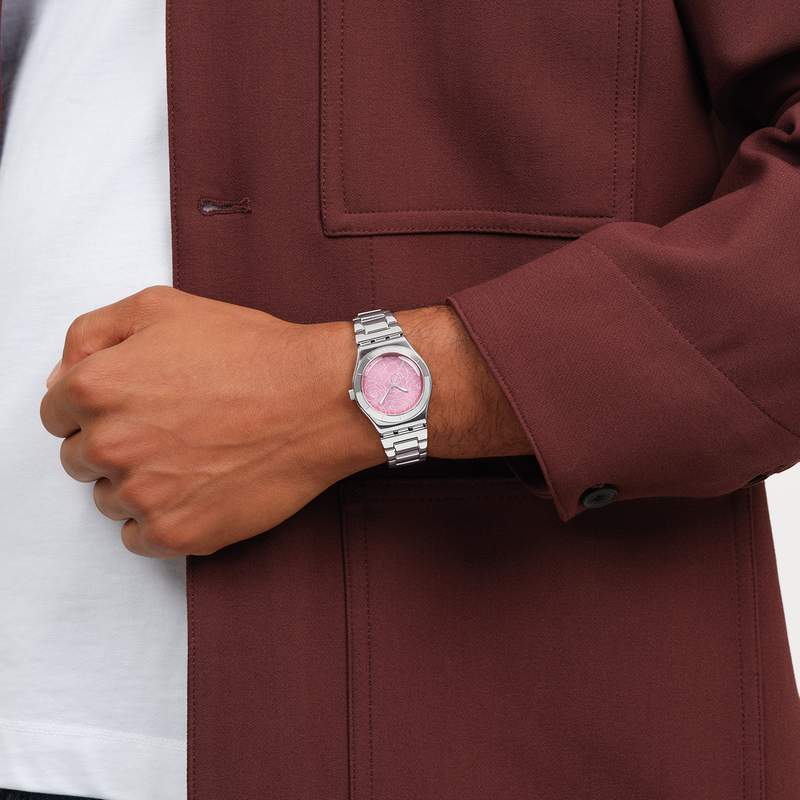 Montre SWATCH blossom time femme cadran rose bracelet acier inoxydable gris - vue porté 2