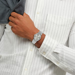 Montre SWATCH blossom time femme cadran gris bracelet acier inoxydable - vue porté 2